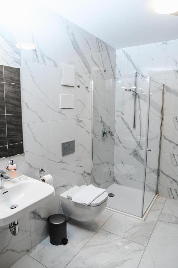 Hotel Flora Schwäbisch Gmünd Εξωτερικό φωτογραφία